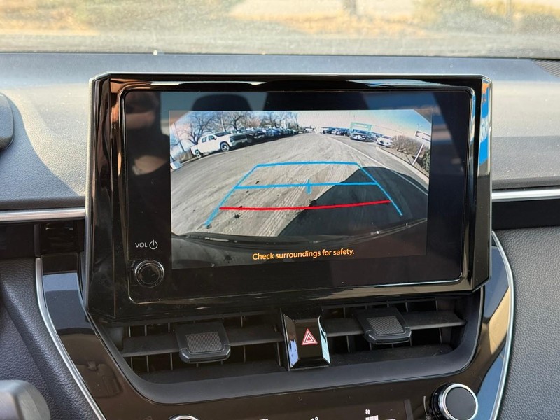 Toyota Corolla Vehicle Full-screen Gallery Image 22