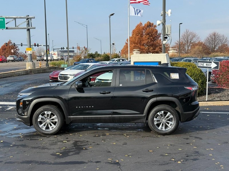 Chevrolet Equinox Vehicle Full-screen Gallery Image 2