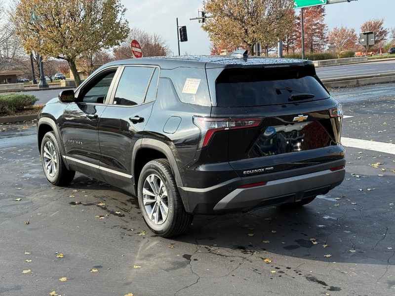 Chevrolet Equinox Vehicle Full-screen Gallery Image 3