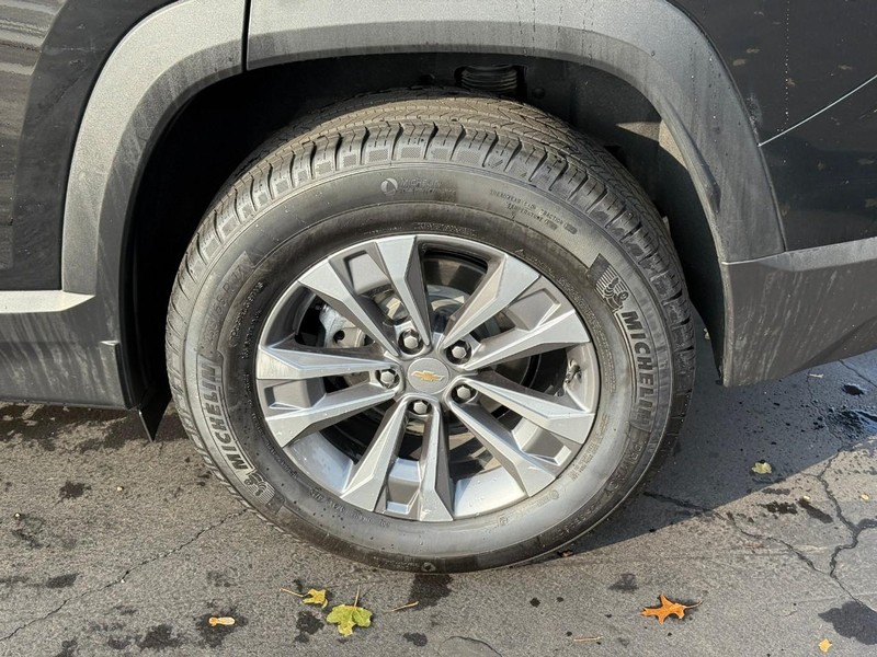 Chevrolet Equinox Vehicle Full-screen Gallery Image 4