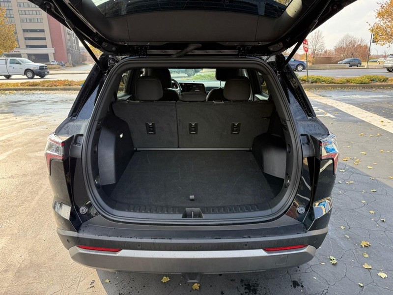 Chevrolet Equinox Vehicle Full-screen Gallery Image 6