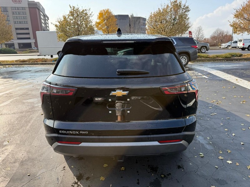 Chevrolet Equinox Vehicle Full-screen Gallery Image 7