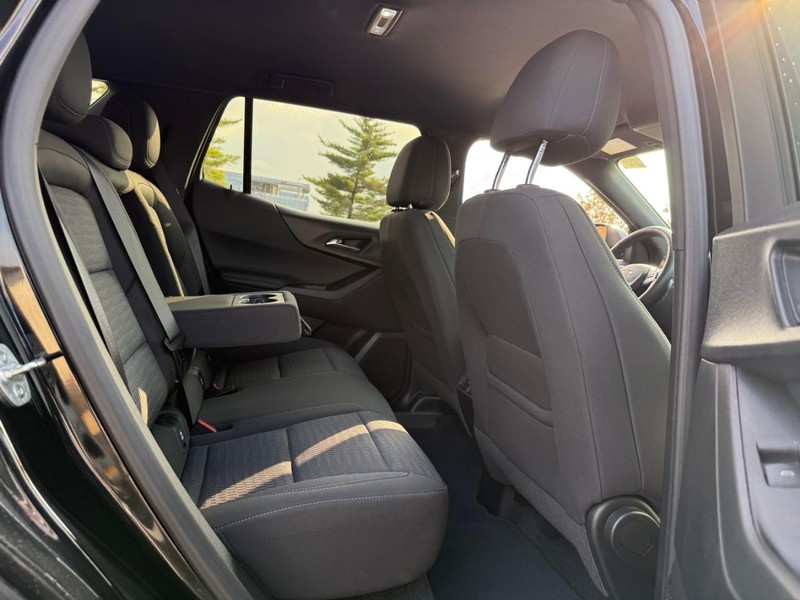 Chevrolet Equinox Vehicle Full-screen Gallery Image 11