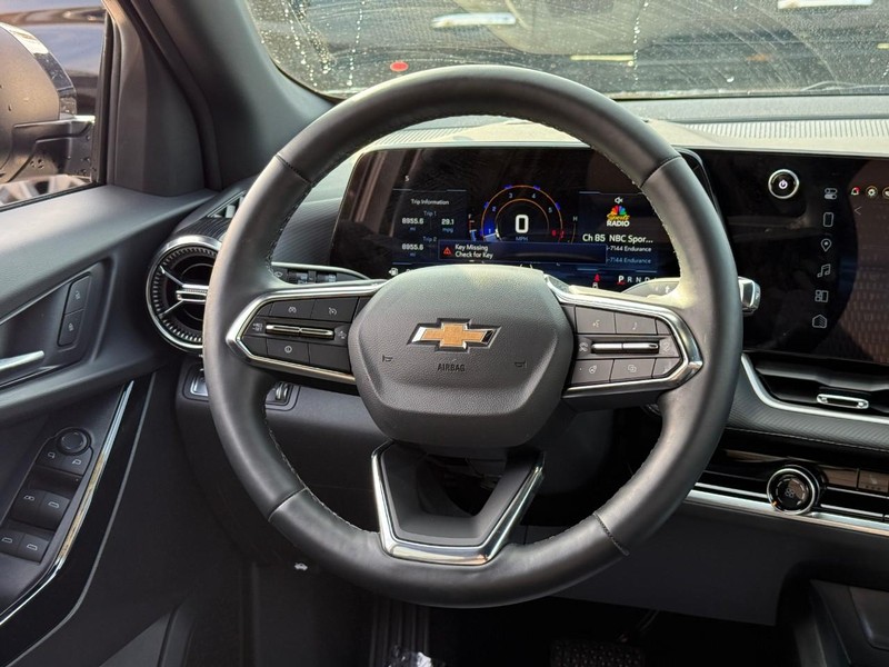 Chevrolet Equinox Vehicle Full-screen Gallery Image 13