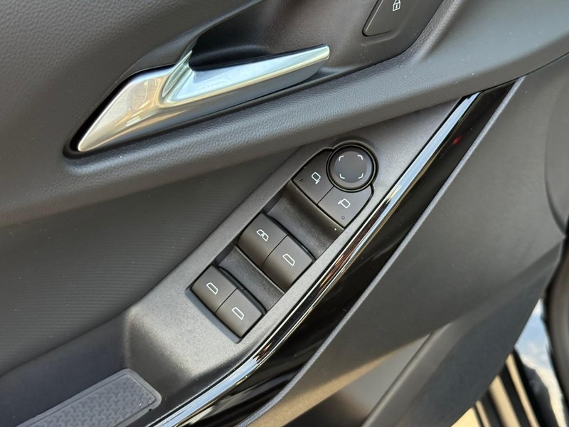 Chevrolet Equinox Vehicle Full-screen Gallery Image 17