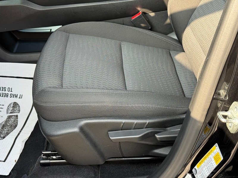 Chevrolet Equinox Vehicle Full-screen Gallery Image 18