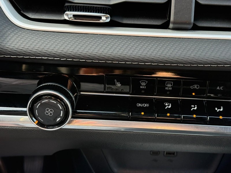 Chevrolet Equinox Vehicle Full-screen Gallery Image 23