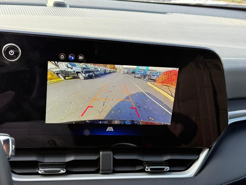 Chevrolet Equinox Vehicle Full-screen Gallery Image 24