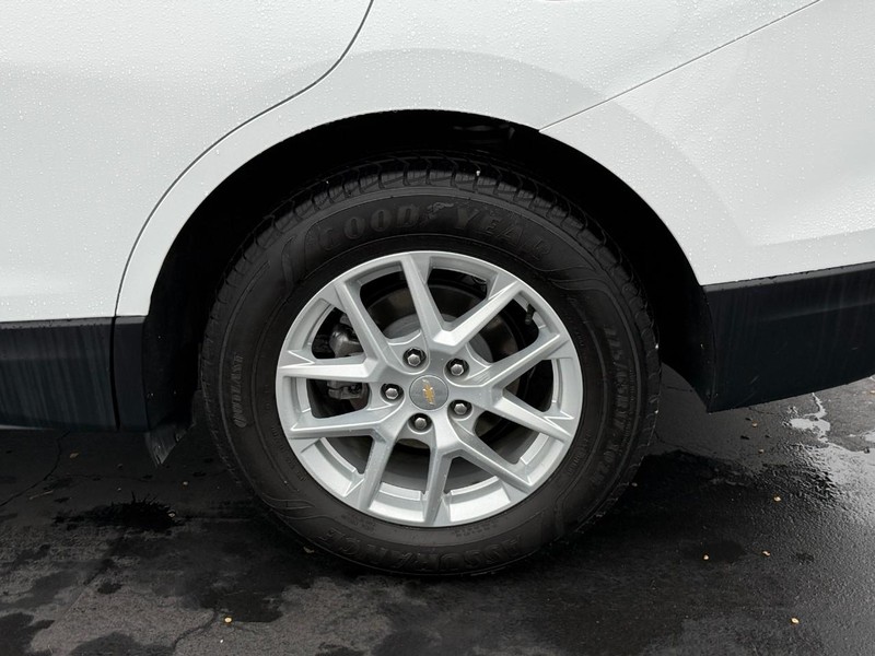 Chevrolet Equinox Vehicle Full-screen Gallery Image 4