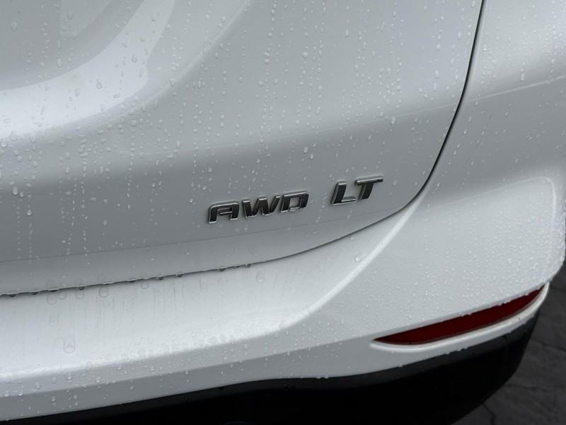 Chevrolet Equinox Vehicle Full-screen Gallery Image 5