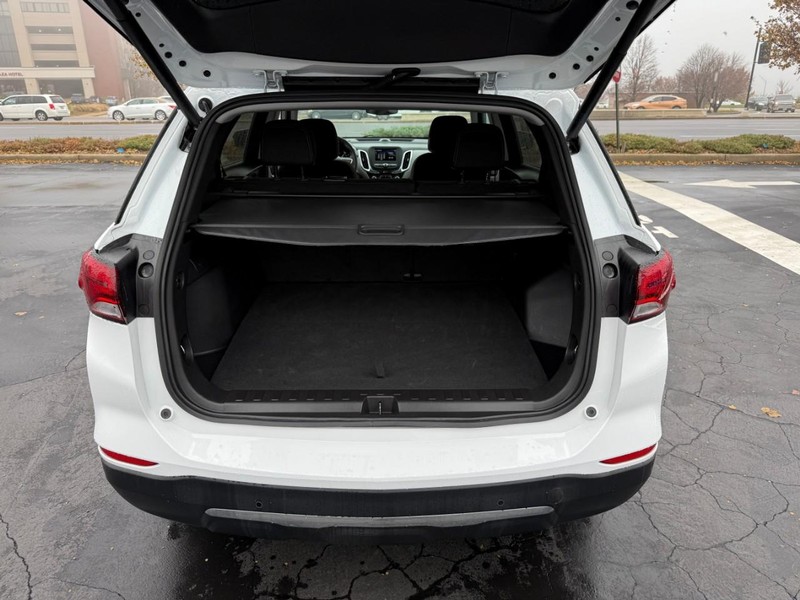 Chevrolet Equinox Vehicle Full-screen Gallery Image 6