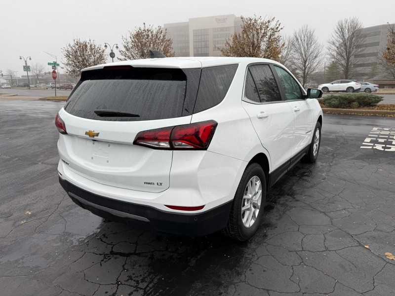 Chevrolet Equinox Vehicle Full-screen Gallery Image 8