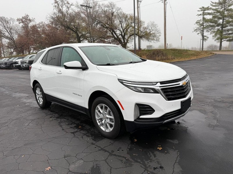 Chevrolet Equinox Vehicle Full-screen Gallery Image 9