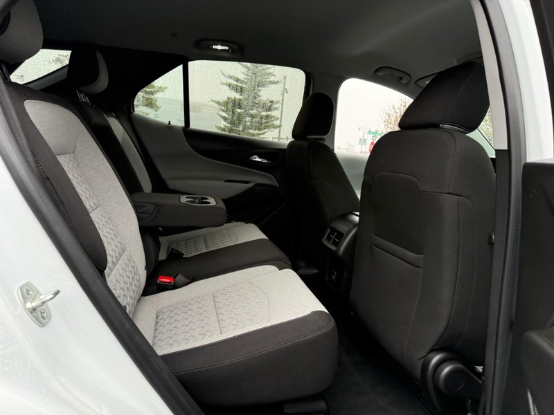 Chevrolet Equinox Vehicle Full-screen Gallery Image 11