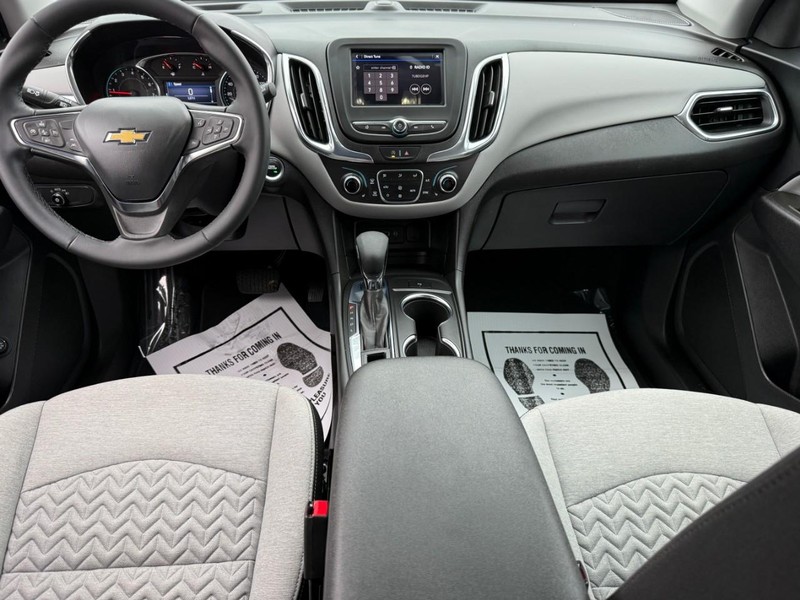 Chevrolet Equinox Vehicle Full-screen Gallery Image 12
