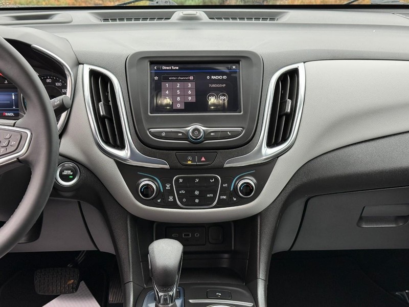 Chevrolet Equinox Vehicle Full-screen Gallery Image 14