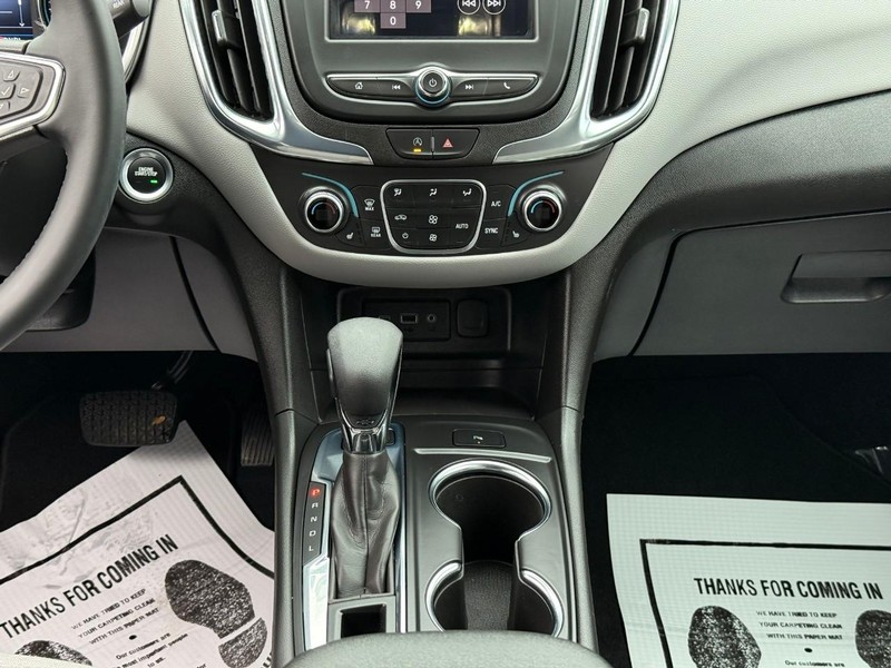 Chevrolet Equinox Vehicle Full-screen Gallery Image 15