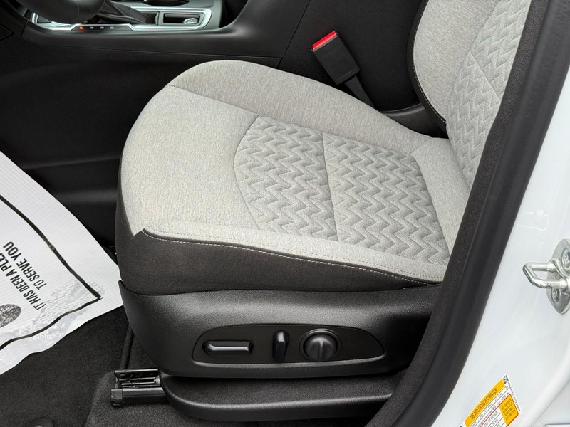 Chevrolet Equinox Vehicle Full-screen Gallery Image 17