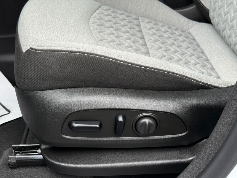 Chevrolet Equinox Vehicle Full-screen Gallery Image 18