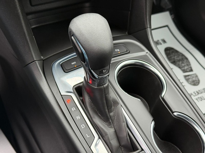 Chevrolet Equinox Vehicle Full-screen Gallery Image 22