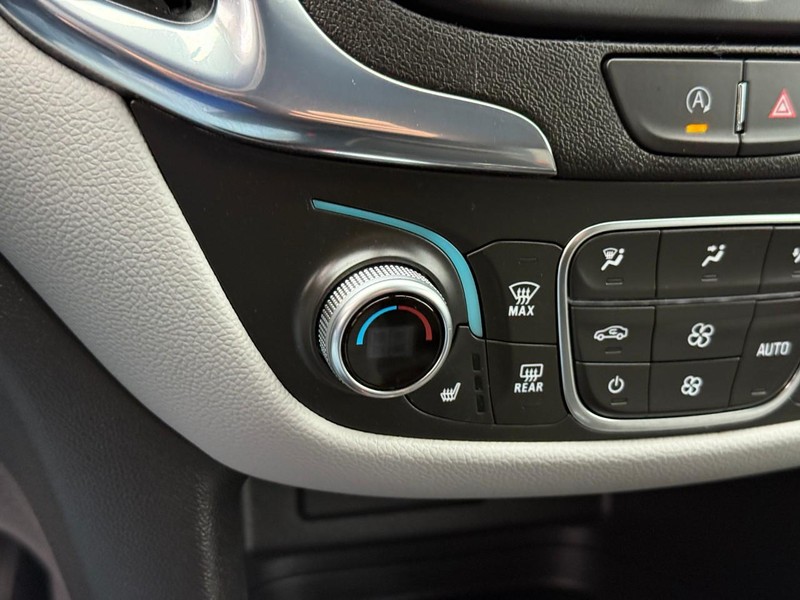 Chevrolet Equinox Vehicle Full-screen Gallery Image 23