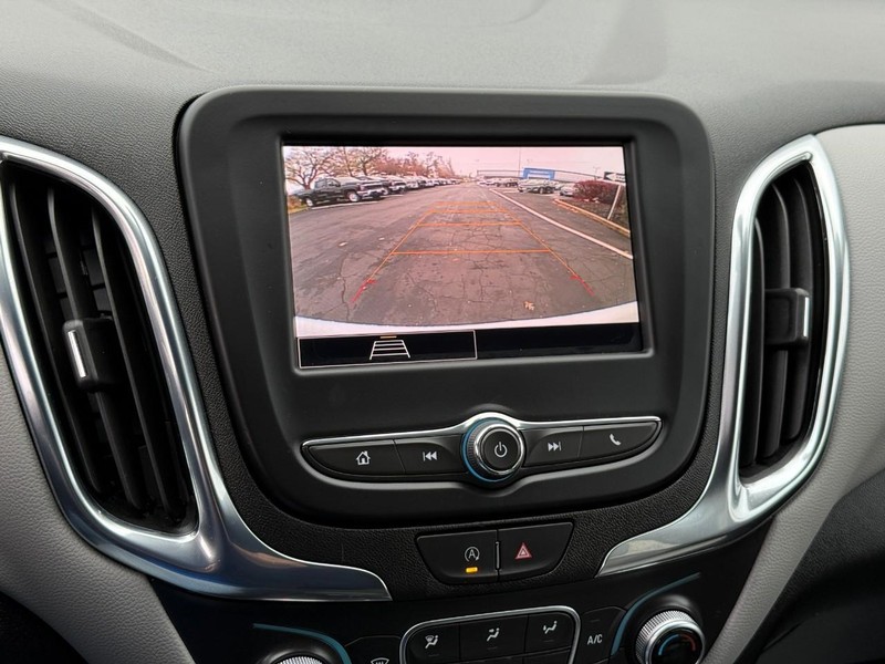 Chevrolet Equinox Vehicle Full-screen Gallery Image 24