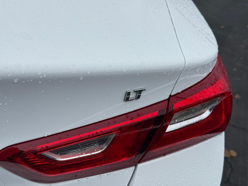 Chevrolet Malibu Vehicle Full-screen Gallery Image 5