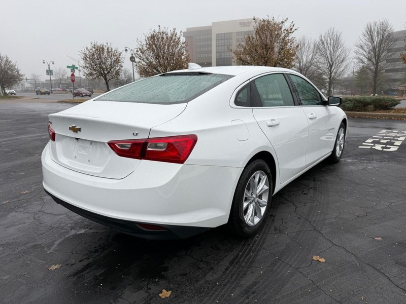Chevrolet Malibu Vehicle Full-screen Gallery Image 8