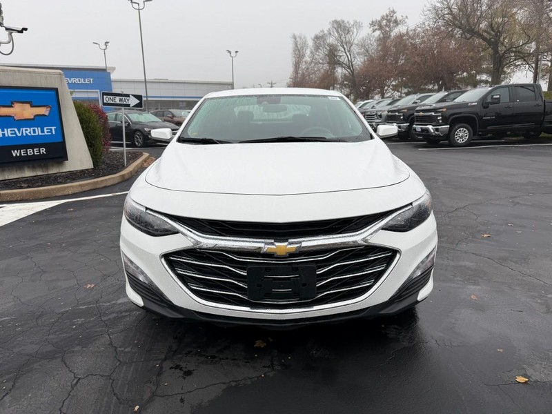 Chevrolet Malibu Vehicle Full-screen Gallery Image 10