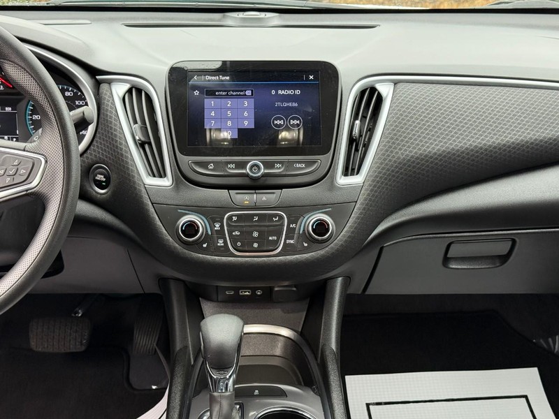 Chevrolet Malibu Vehicle Full-screen Gallery Image 14