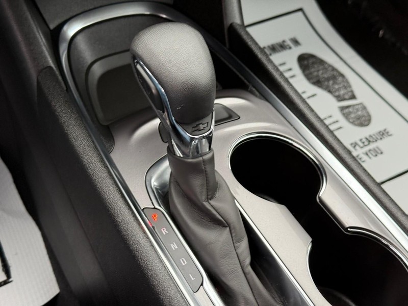 Chevrolet Malibu Vehicle Full-screen Gallery Image 22