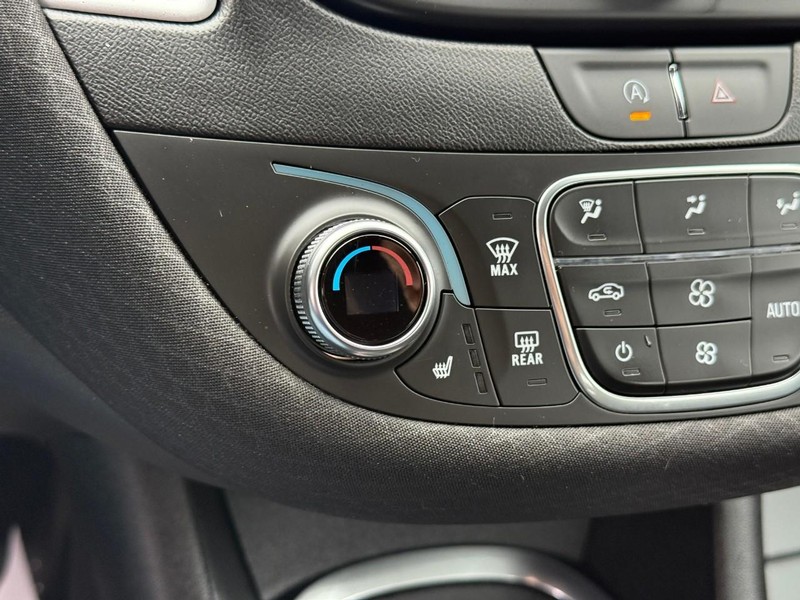 Chevrolet Malibu Vehicle Full-screen Gallery Image 23