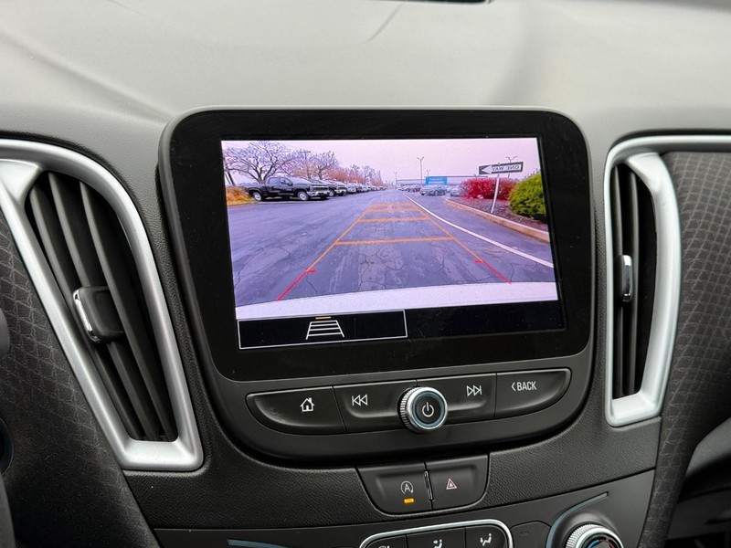 Chevrolet Malibu Vehicle Full-screen Gallery Image 24