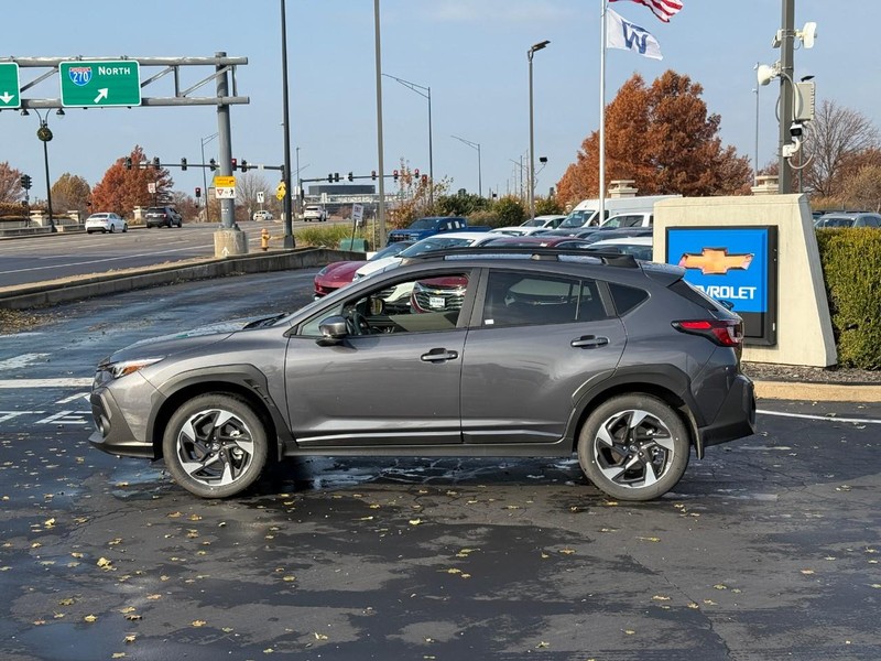 Subaru Crosstrek Vehicle Full-screen Gallery Image 2