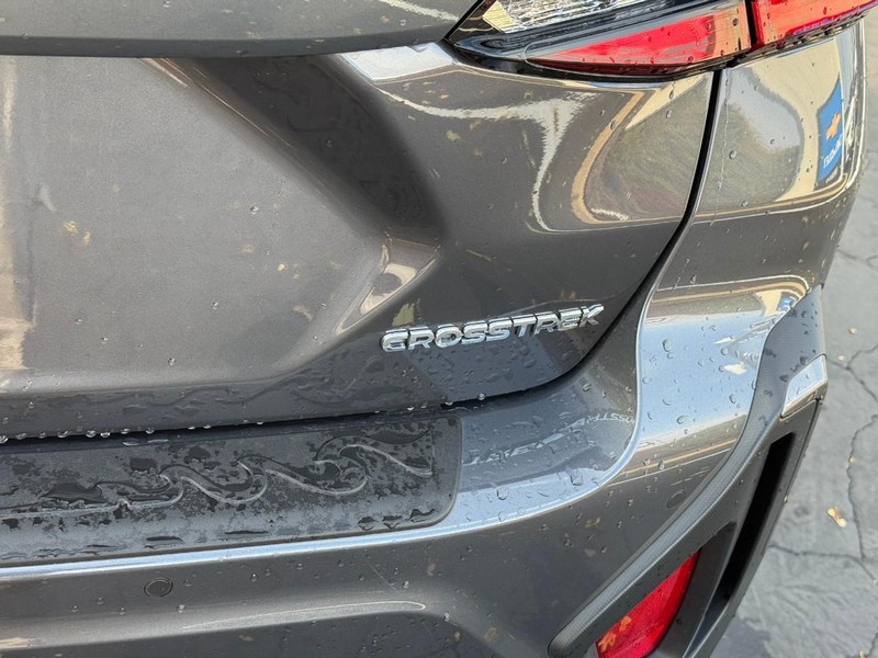 Subaru Crosstrek Vehicle Full-screen Gallery Image 5