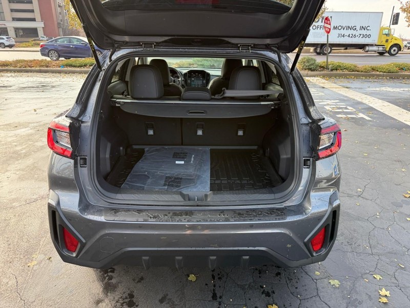 Subaru Crosstrek Vehicle Full-screen Gallery Image 6