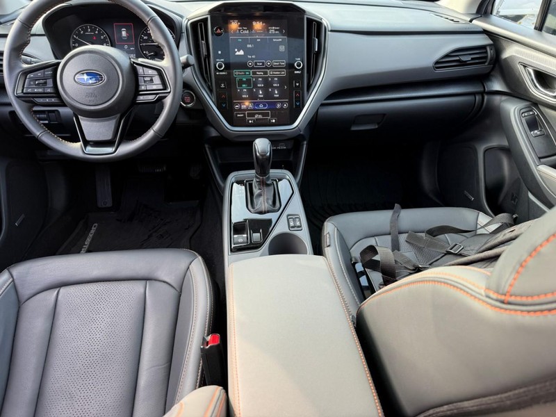 Subaru Crosstrek Vehicle Full-screen Gallery Image 12