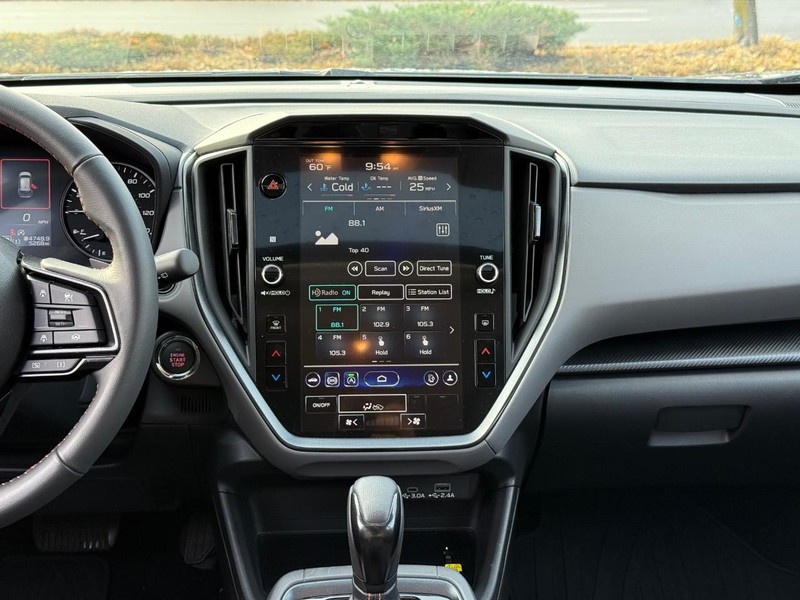 Subaru Crosstrek Vehicle Full-screen Gallery Image 14