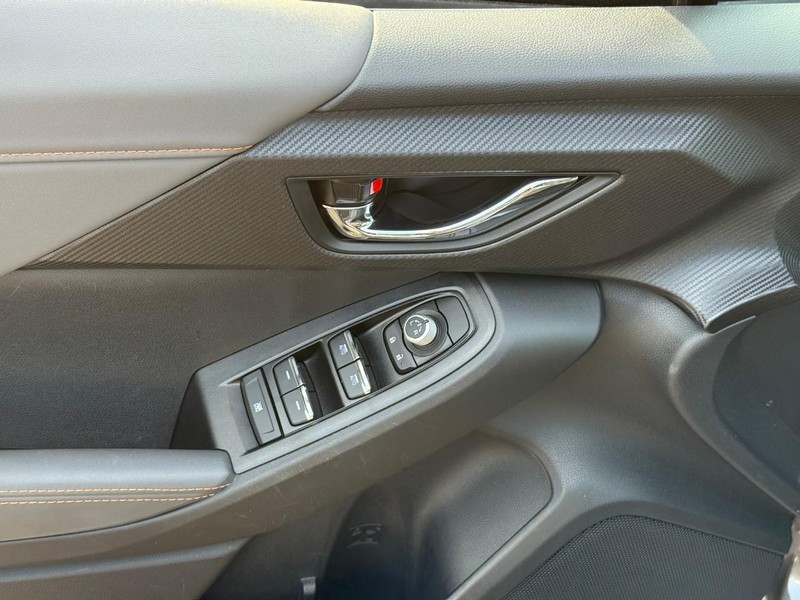 Subaru Crosstrek Vehicle Full-screen Gallery Image 17