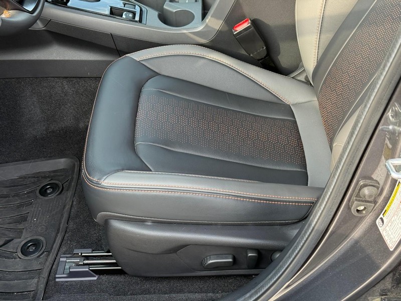 Subaru Crosstrek Vehicle Full-screen Gallery Image 18