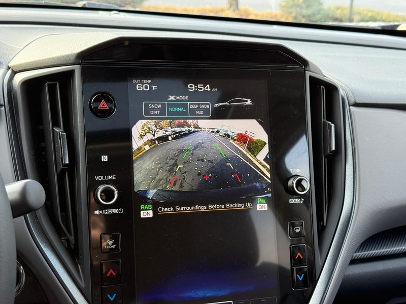 Subaru Crosstrek Vehicle Full-screen Gallery Image 24