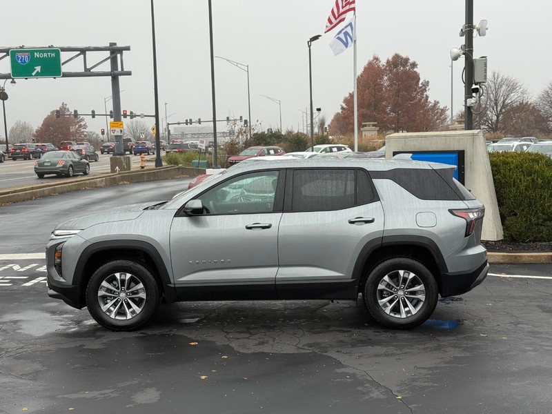 Chevrolet Equinox Vehicle Full-screen Gallery Image 2