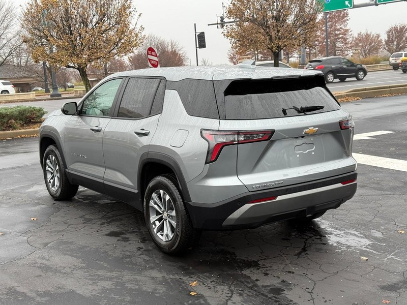 Chevrolet Equinox Vehicle Full-screen Gallery Image 3