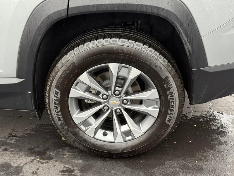 Chevrolet Equinox Vehicle Full-screen Gallery Image 4