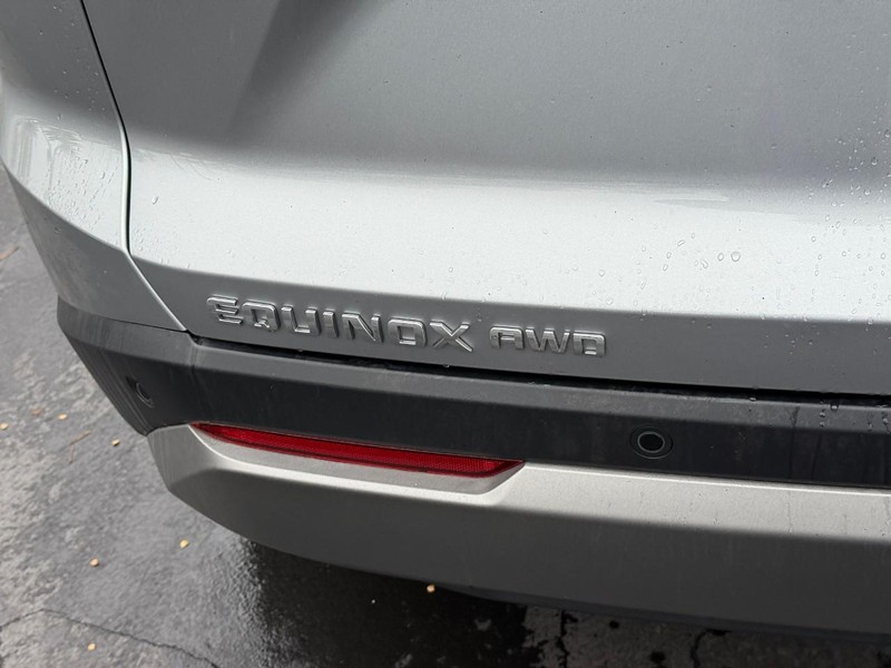 Chevrolet Equinox Vehicle Full-screen Gallery Image 5