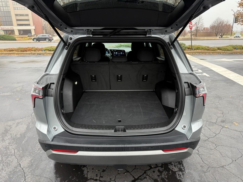 Chevrolet Equinox Vehicle Full-screen Gallery Image 6