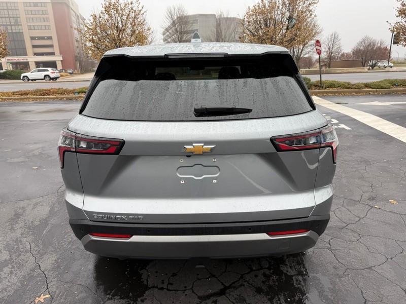 Chevrolet Equinox Vehicle Full-screen Gallery Image 7