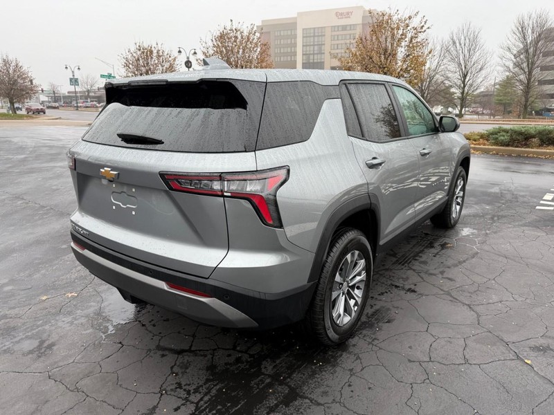 Chevrolet Equinox Vehicle Full-screen Gallery Image 8