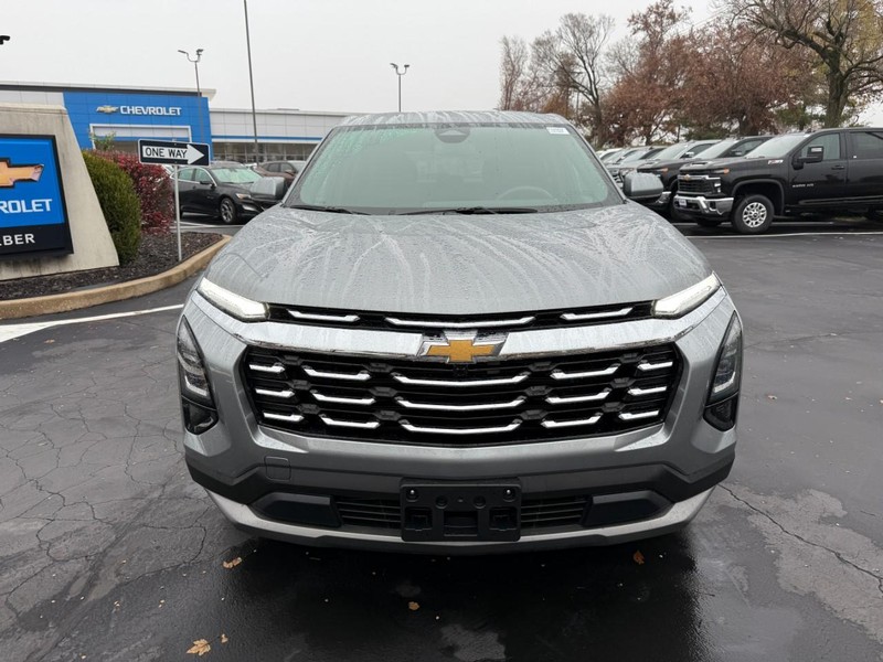 Chevrolet Equinox Vehicle Full-screen Gallery Image 10