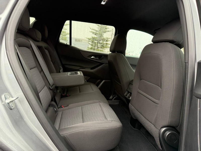 Chevrolet Equinox Vehicle Full-screen Gallery Image 11